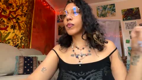Snapshot of sapphire_honest chatting on December 18, 2024, 7:30 pm sapphire online show from December 18, 2024, 7:30 pm