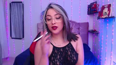 Snapshot of sapphire_lilac chatting on February 13, 2025, 8:48 am Carla online show from February 13, 2025, 8:48 am