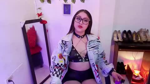 Snapshot of sapphire_lilac chatting on September 10, 2025, 3:28 am Carla online show from September 10, 2025, 3:28 am