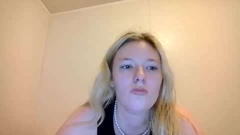 Snapshot of sara9920 chatting on April 24, 2026, 12:02 am sara9920 online show from April 24, 2026, 12:02 am