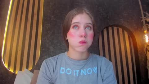 sara__jones_ online show from December 23, 2024, 12:08 pm