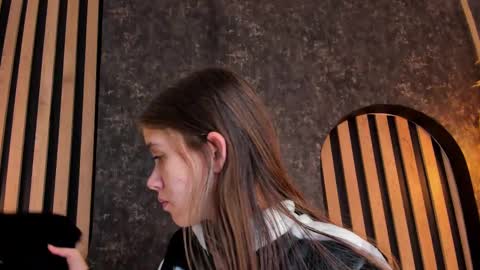 sara__jones_ online show from December 27, 2024, 12:01 pm