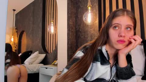 sara__jones_ online show from December 27, 2024, 3:04 pm