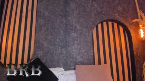 sara__jones_ online show from December 31, 2024, 3:20 pm