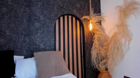 sara__jones_ online show from January 3, 2025, 2:51 pm