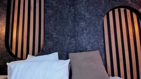 sara__jones_ online show from January 3, 2025, 5:53 pm