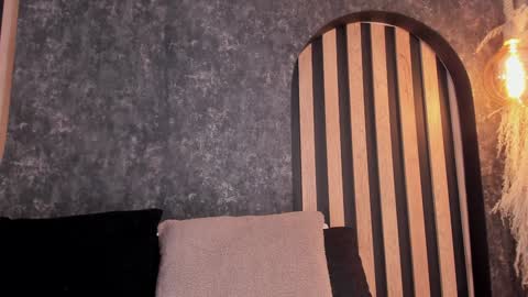 sara__jones_ online show from January 8, 2025, 12:26 pm