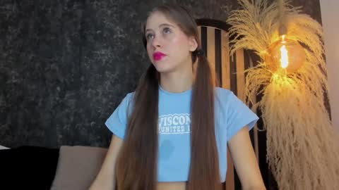 sara__jones_ online show from January 12, 2025, 12:01 pm