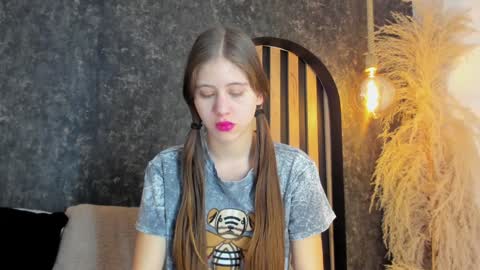 sara__jones_ online show from January 14, 2025, 12:03 pm