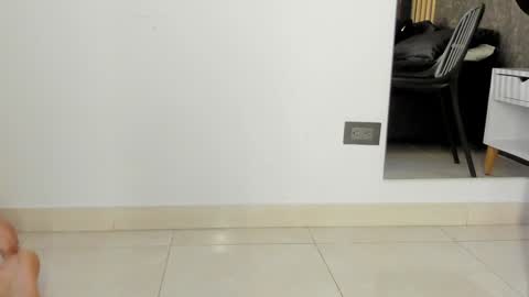 sara__jones_ online show from January 17, 2025, 3:22 pm