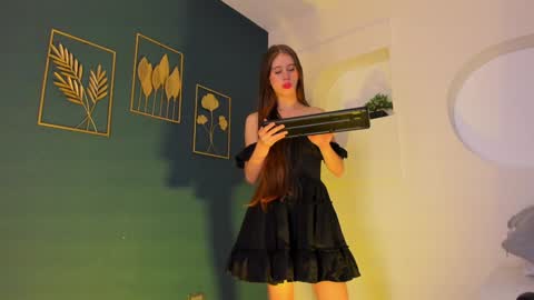 sara__jones_ online show from January 22, 2025, 8:38 pm