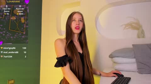 sara__jones_ online show from January 22, 2025, 11:43 pm