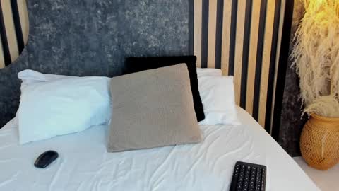 sara__jones_ online show from January 24, 2025, 7:07 pm