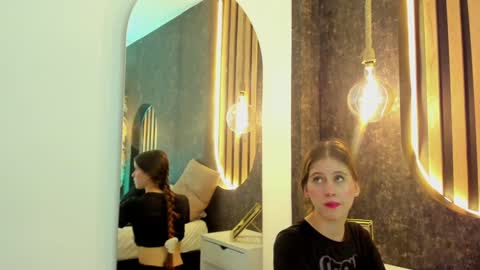 sara__jones_ online show from January 27, 2025, 5:48 pm