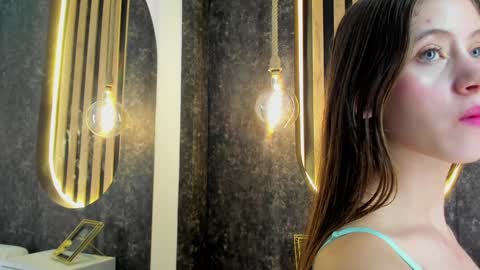 sara__jones_ online show from January 28, 2025, 3:25 pm