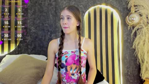 sara__jones_ online show from February 1, 2025, 7:13 pm