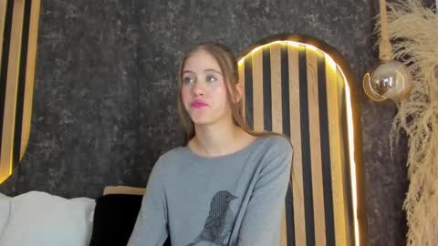 sara__jones_ online show from February 2, 2025, 10:06 pm