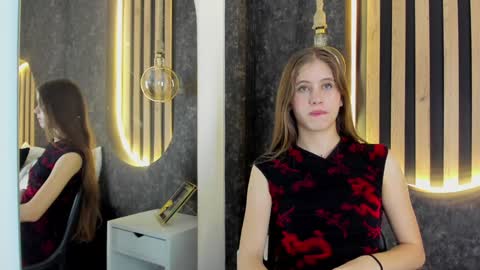 sara__jones_ online show from February 5, 2025, 11:17 pm