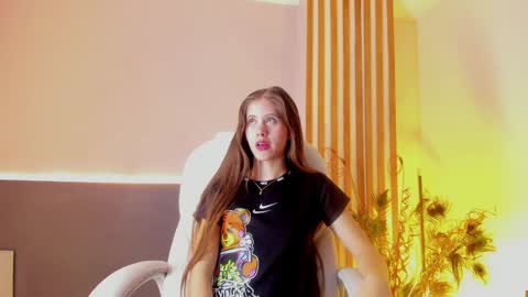 sara__jones_ online show from February 7, 2025, 11:55 pm