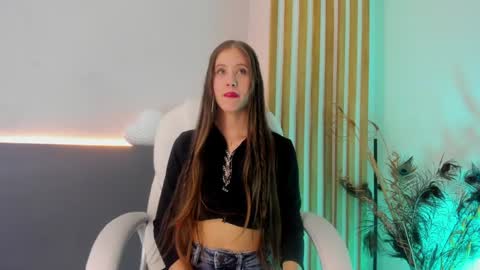 sara__jones_ online show from February 8, 2025, 7:59 pm