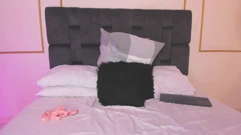 sara__jones_ online show from March 7, 2025, 9:59 pm