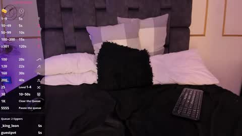 sara__jones_ online show from March 12, 2025, 11:33 pm