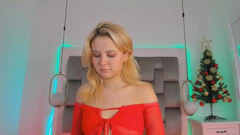 Snapshot of sara__williams chatting on December 2, 2024, 3:47 am Sara online show from December 2, 2024, 3:47 am