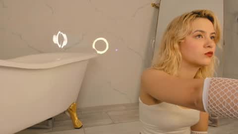 Snapshot of sara__williams chatting on December 5, 2024, 3:59 am Sara online show from December 5, 2024, 3:59 am