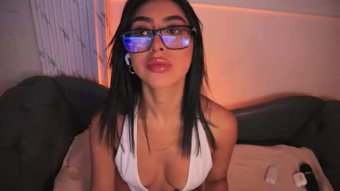 Snapshot of sara_albrecht chatting on October 22, 2025, 1:06 am Sara  online show from October 22, 2025, 1:06 am