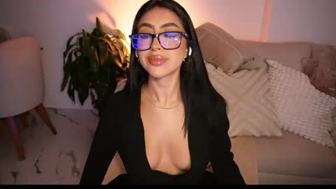 Sara  online show from November 15, 2025, 3:37 am