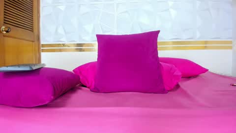 Snapshot of sara_collinnss chatting on January 17, 2025, 2:50 pm Sara Collins online show from January 17, 2025, 2:50 pm
