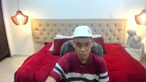   Sara and Demon  online show from November 28, 2025, 12:19 pm