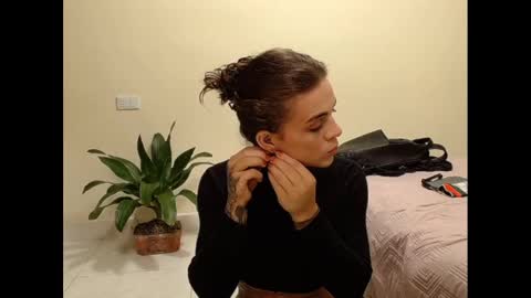 sara_johnson__ online show from February 28, 2025, 2:20 pm