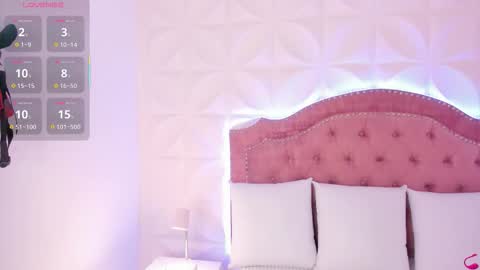 Snapshot of sara_laurent_ chatting on February 4, 2026, 12:33 pm sara laurent online show from February 4, 2026, 12:33 pm