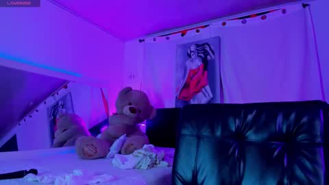       online show from February 14, 2025, 10:25 pm