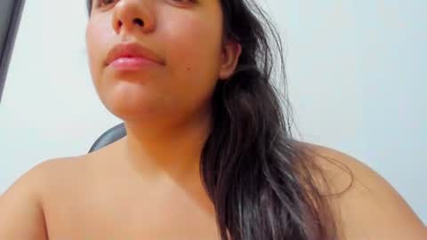 Snapshot of sara_len chatting on July 16, 2026, 5:52 pm sara_len online show from July 16, 2026, 5:52 pm