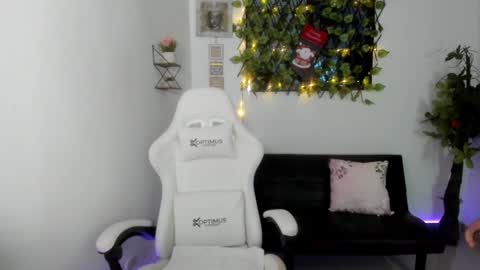 Snapshot of sara_lopez_28 chatting on December 24, 2024, 11:38 am Sara online show from December 24, 2024, 11:38 am