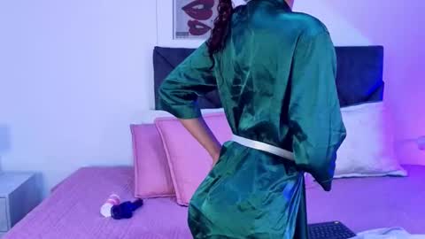 Snapshot of sara_sharma chatting on September 18, 2025, 2:08 pm sara  online show from September 18, 2025, 2:08 pm
