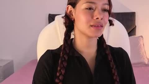 Snapshot of sara_sharma chatting on September 24, 2025, 1:47 pm sara  online show from September 24, 2025, 1:47 pm