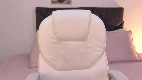 Snapshot of sara_sharma chatting on September 25, 2025, 2:43 pm sara  online show from September 25, 2025, 2:43 pm