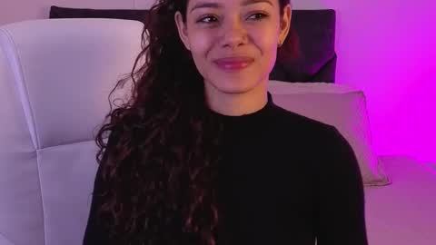 Snapshot of sara_sharma chatting on October 27, 2025, 2:32 pm sara  online show from October 27, 2025, 2:32 pm