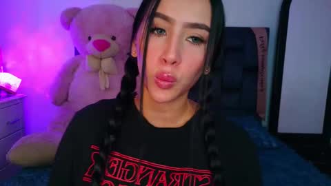 sara_stone03 online show from March 9, 2026, 3:49 pm