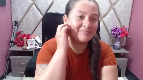 sara_thonson_ online show from February 13, 2026, 11:45 pm