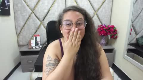 sara_thonson_ online show from April 25, 2026, 5:10 am