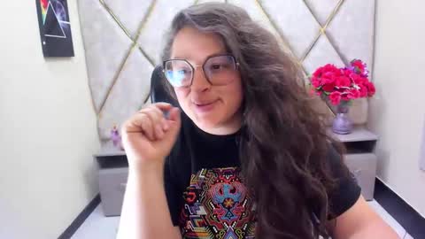 sara_thonson_ online show from May 5, 2026, 3:36 am