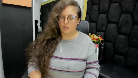 sara_thonson_ online show from June 3, 2026, 4:15 am