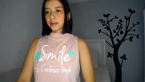 Snapshot of sara_tris chatting on October 22, 2025, 1:39 am Sara online show from October 22, 2025, 1:39 am