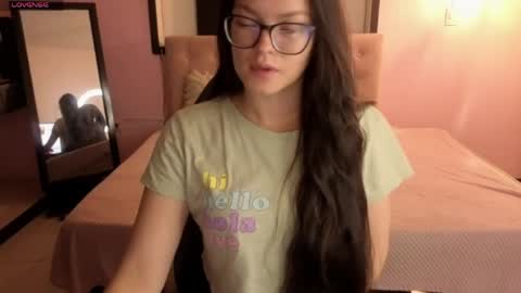 sara_valderrama_ online show from May 2, 2026, 12:21 pm