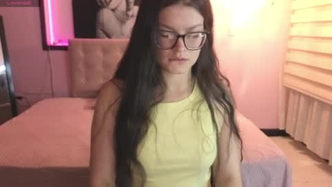 sara_valderrama_ online show from May 7, 2026, 1:38 pm