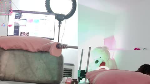 Snapshot of sara_velez_40 chatting on April 25, 2026, 10:40 am sara velez online show from April 25, 2026, 10:40 am